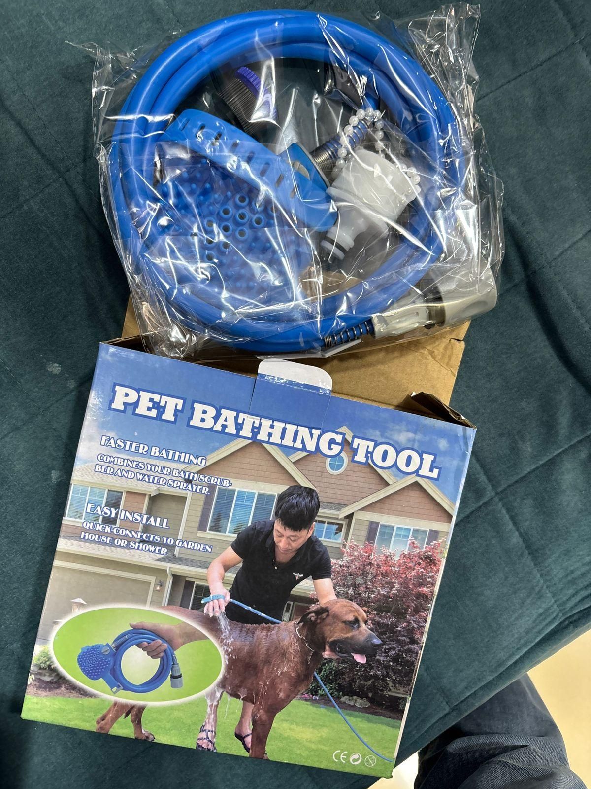 Pet Bathing Brush with Water Sprayer – Silicone Massage Scrubber for Dogs & Cats